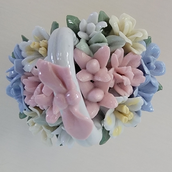 Porcelain Flower Basket - Picture 4 of 10